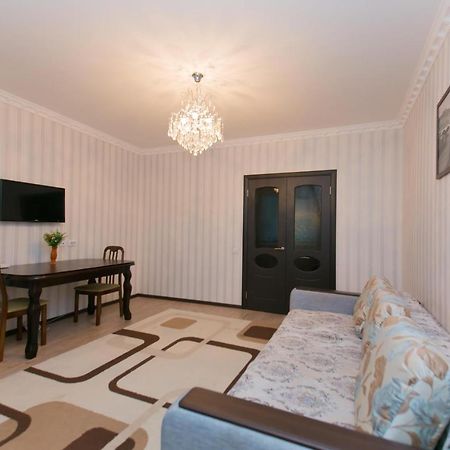 Cozy Apartment On Sarayshyq Street 5E Astana Exterior foto